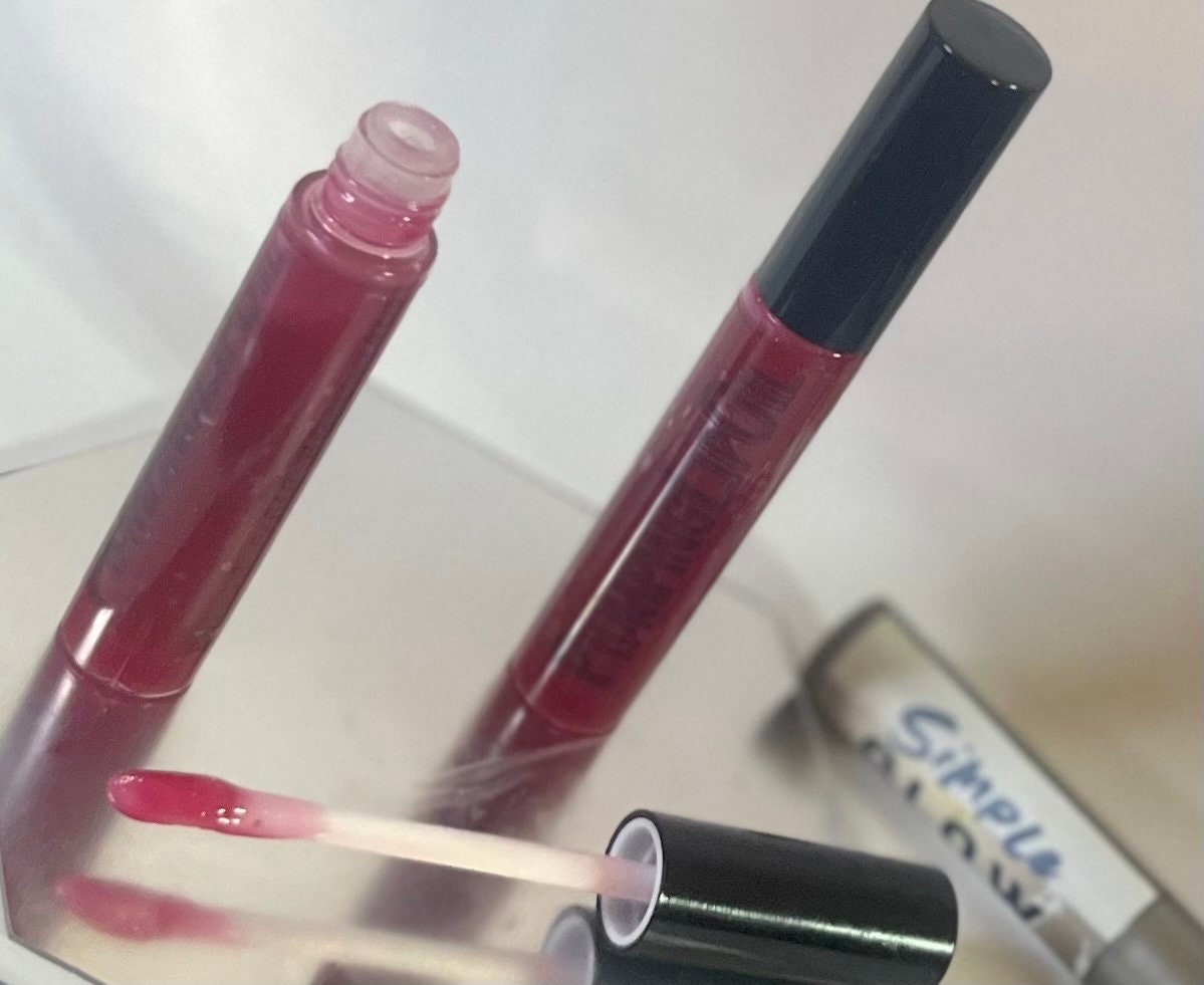 Simple Glow Plumping Lip Gloss