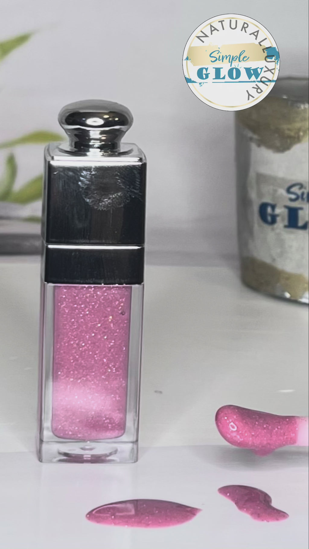 Simple Glow Plumping Lip Gloss