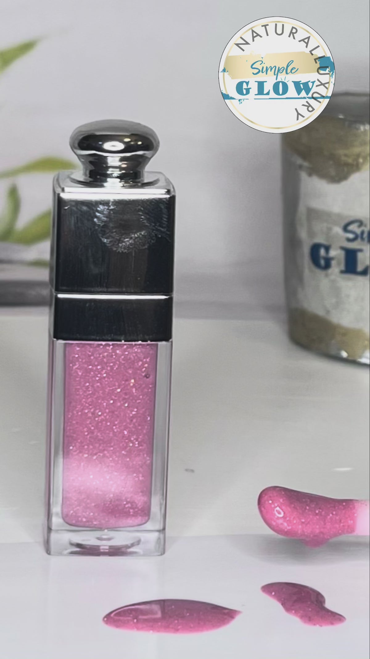 Simple Glow Plumping Lip Gloss